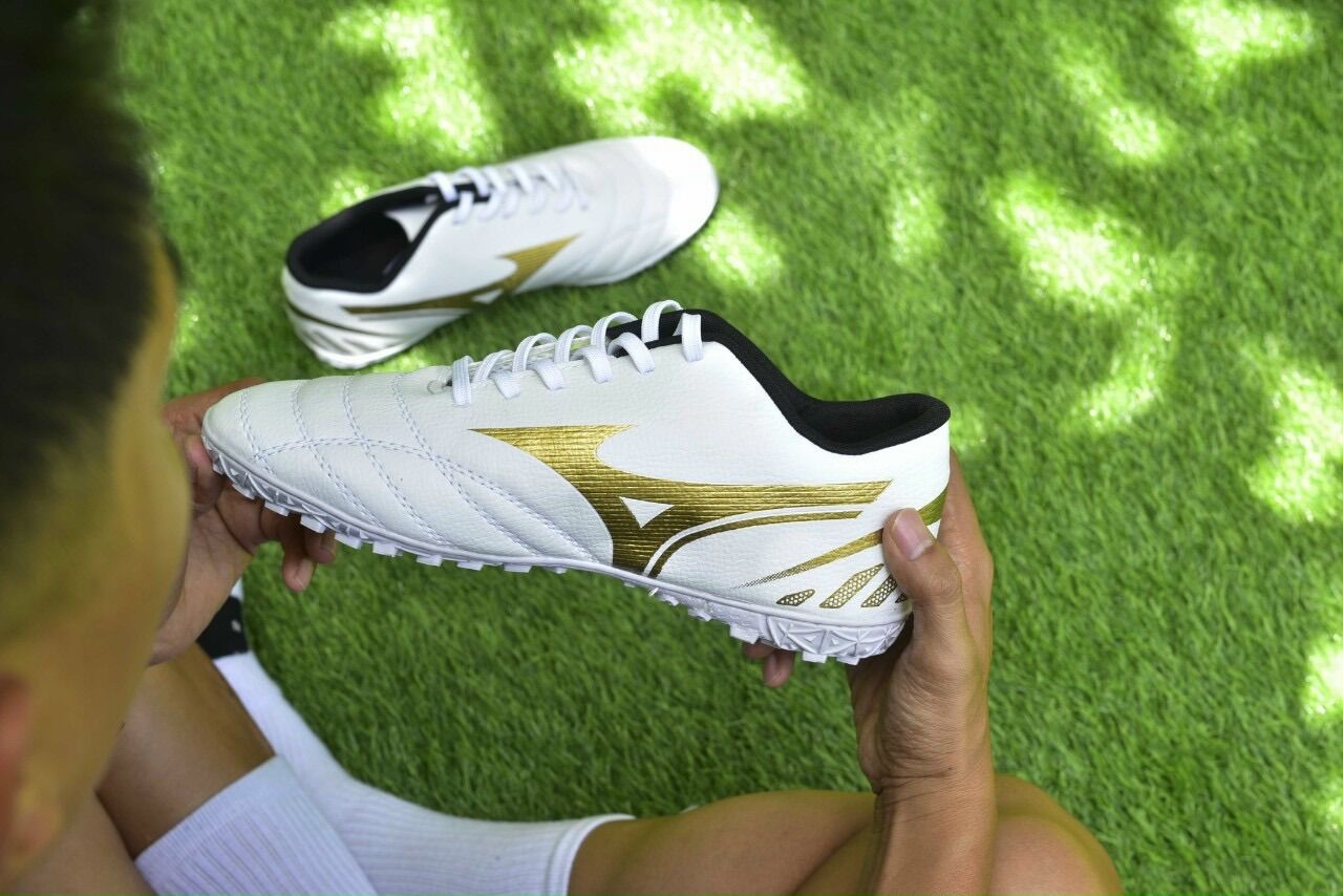 Giày đá bóng 3 sọc đế cao su size 39-43 (đã khâu Full đế)