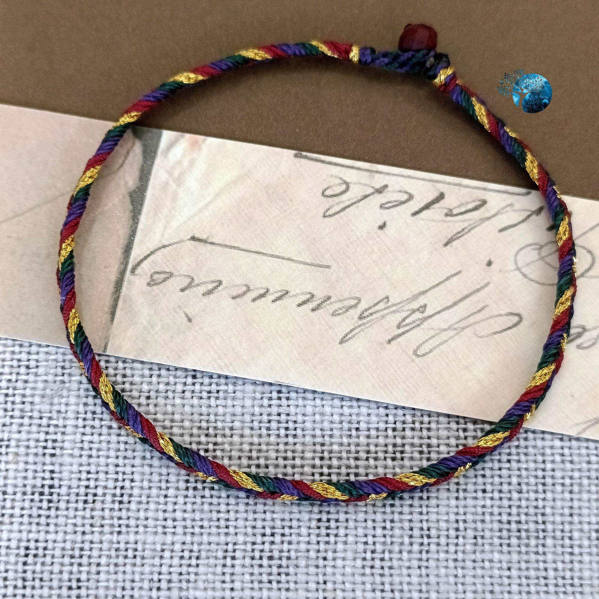 Vòng tay tết dây thổ cẩm