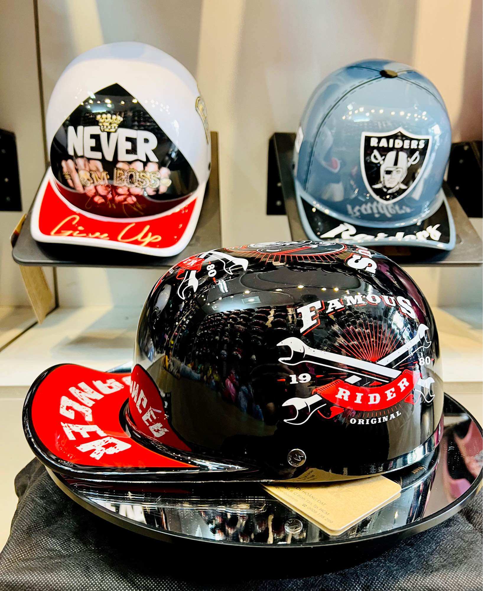 Mũ bảo hiểm lưỡi chai snapback