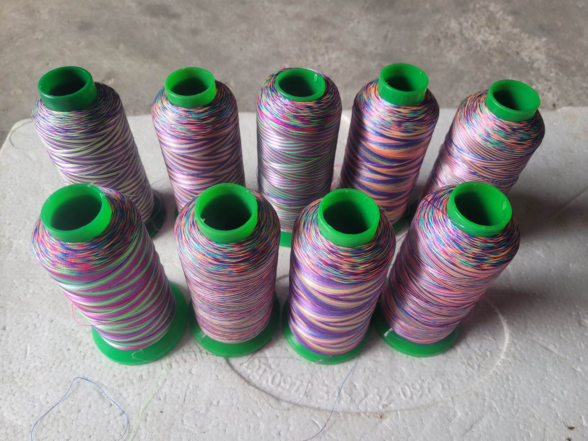 Chỉ may, chỉ thêu sắc màu