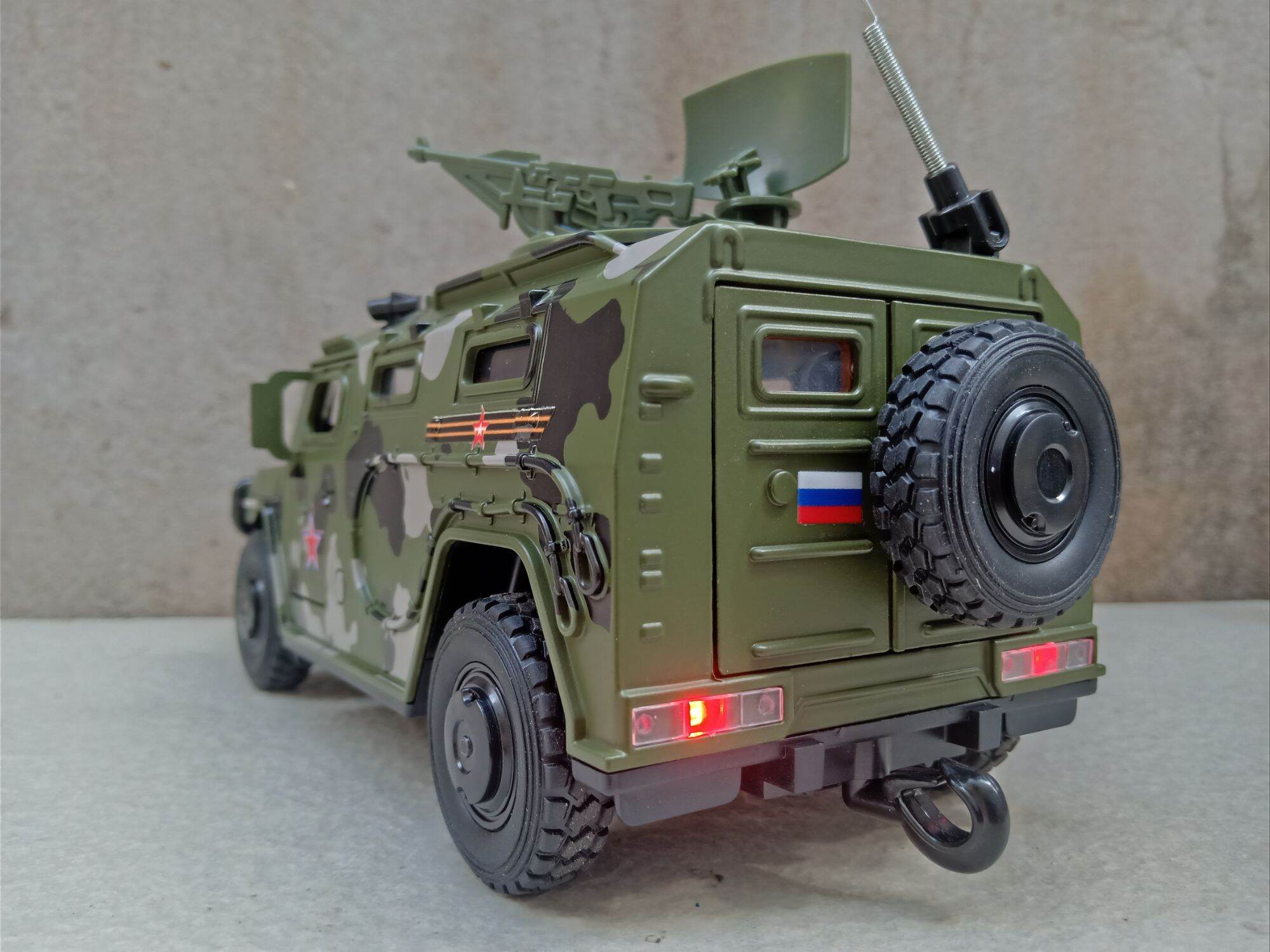 Mô hình xe Quân sự Tiger M Nga 1:24