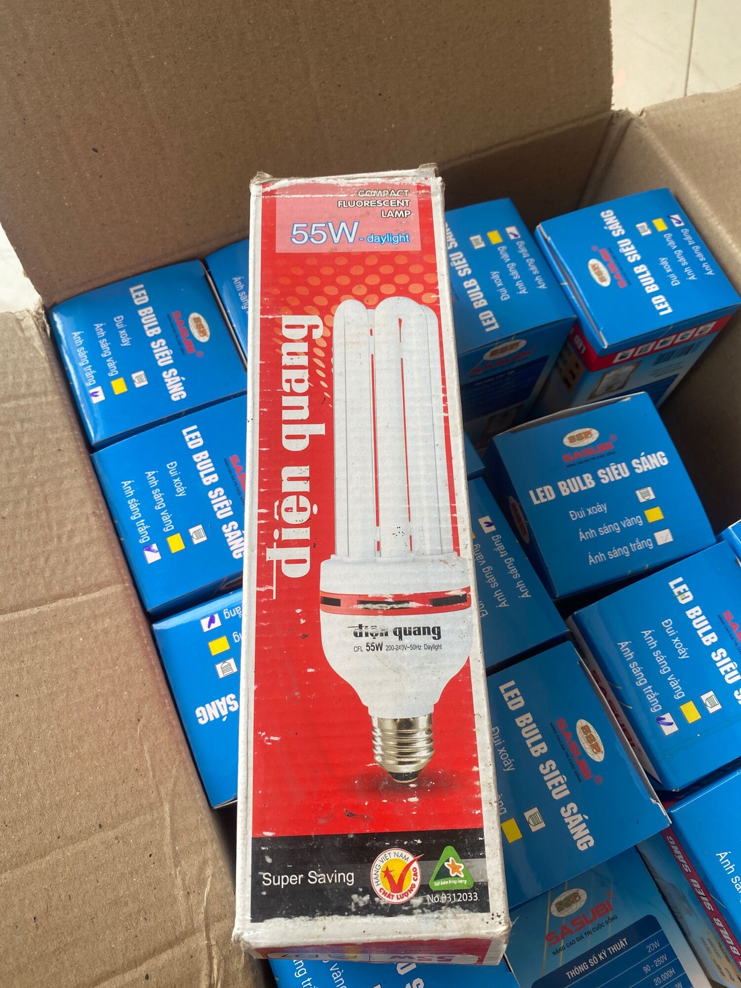 Bóng đèn compac điện quang 55w ánh sáng thật ko như bóng ned