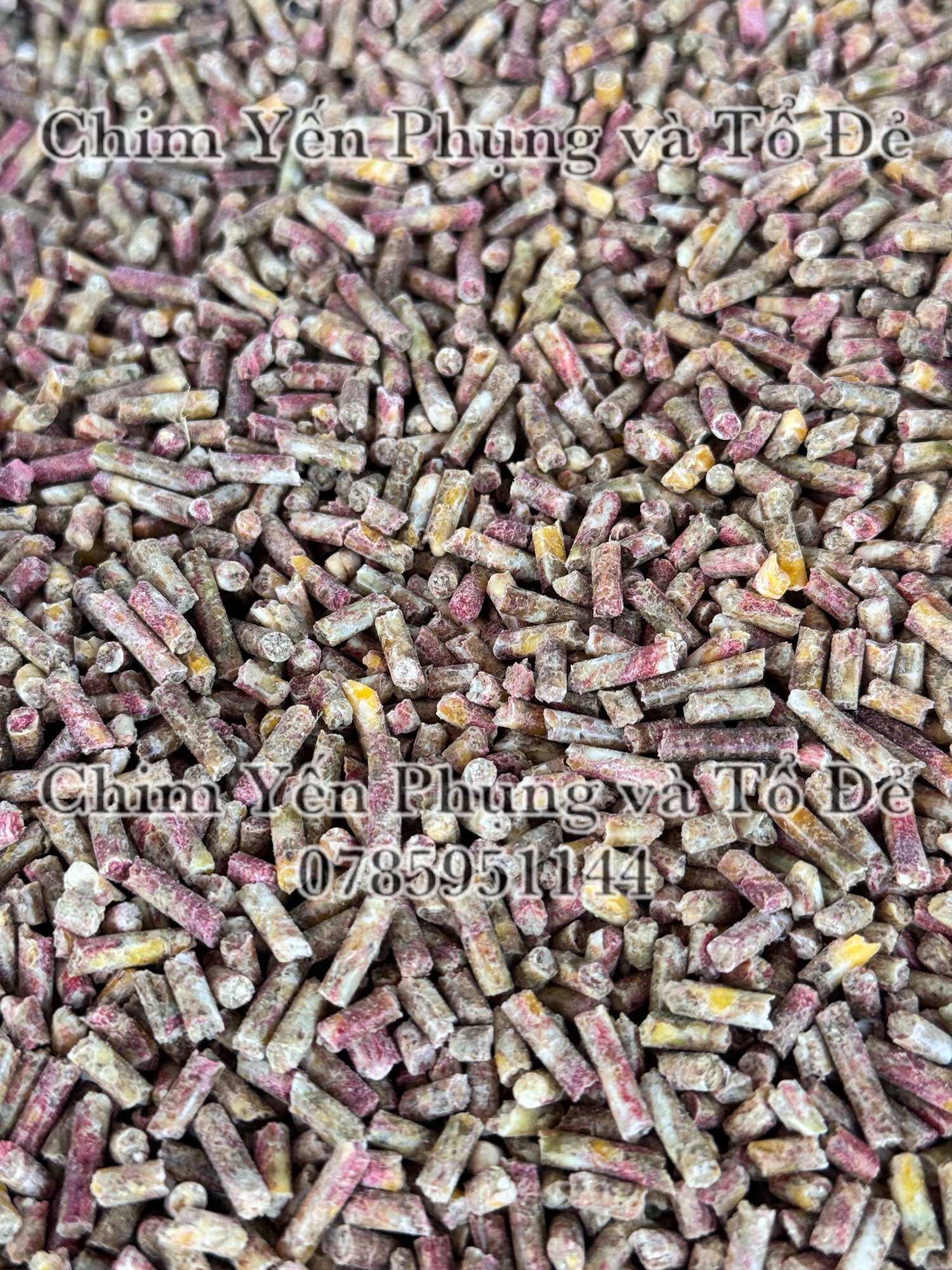 Ngũ Cốc Xay Ép Cám Viên Cho Gà Đá – 1kg