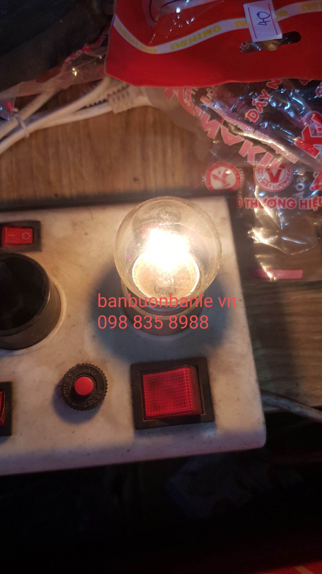 Hôp 25c bóng đèn sợi đốt 5w đui E27 Hòa Thái