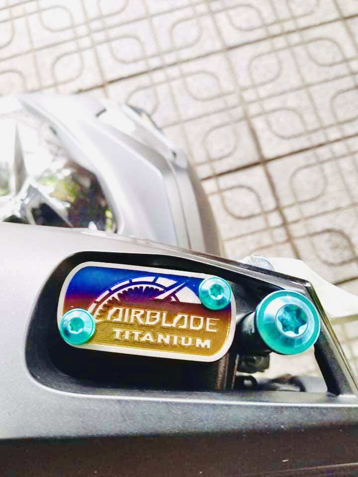 Ốp nắp dầu titan cho các dòng Airblade,