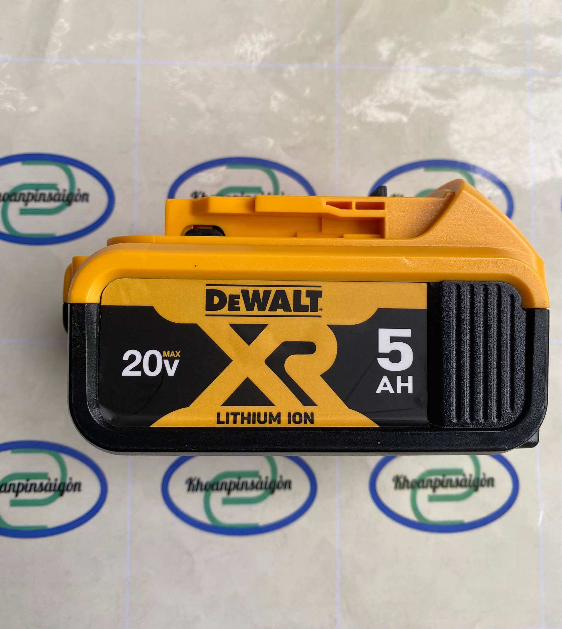 Pin đóng dewalt 20V 4ah- 5ah dùng cho máy hãng