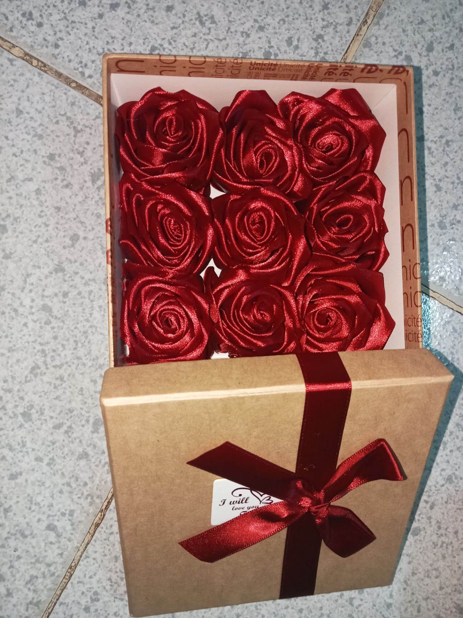Hộp hoa hồng ry băng lụa