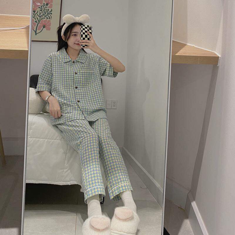 Sét bộ pyjama kẻ tay cộc quần dài.