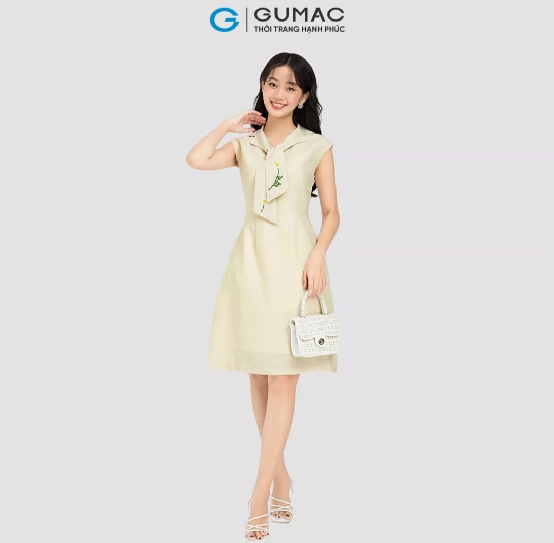 Đầm dáng A, tay dơi thêu hoa - size M