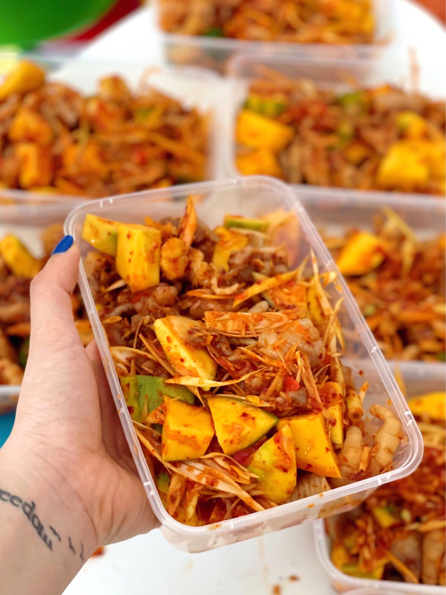 Chân gà rút xương sốt thái