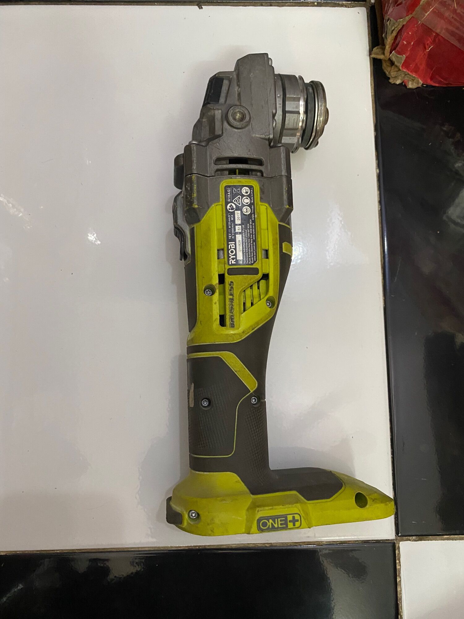 Thanh lý xác máy mài Ryobi