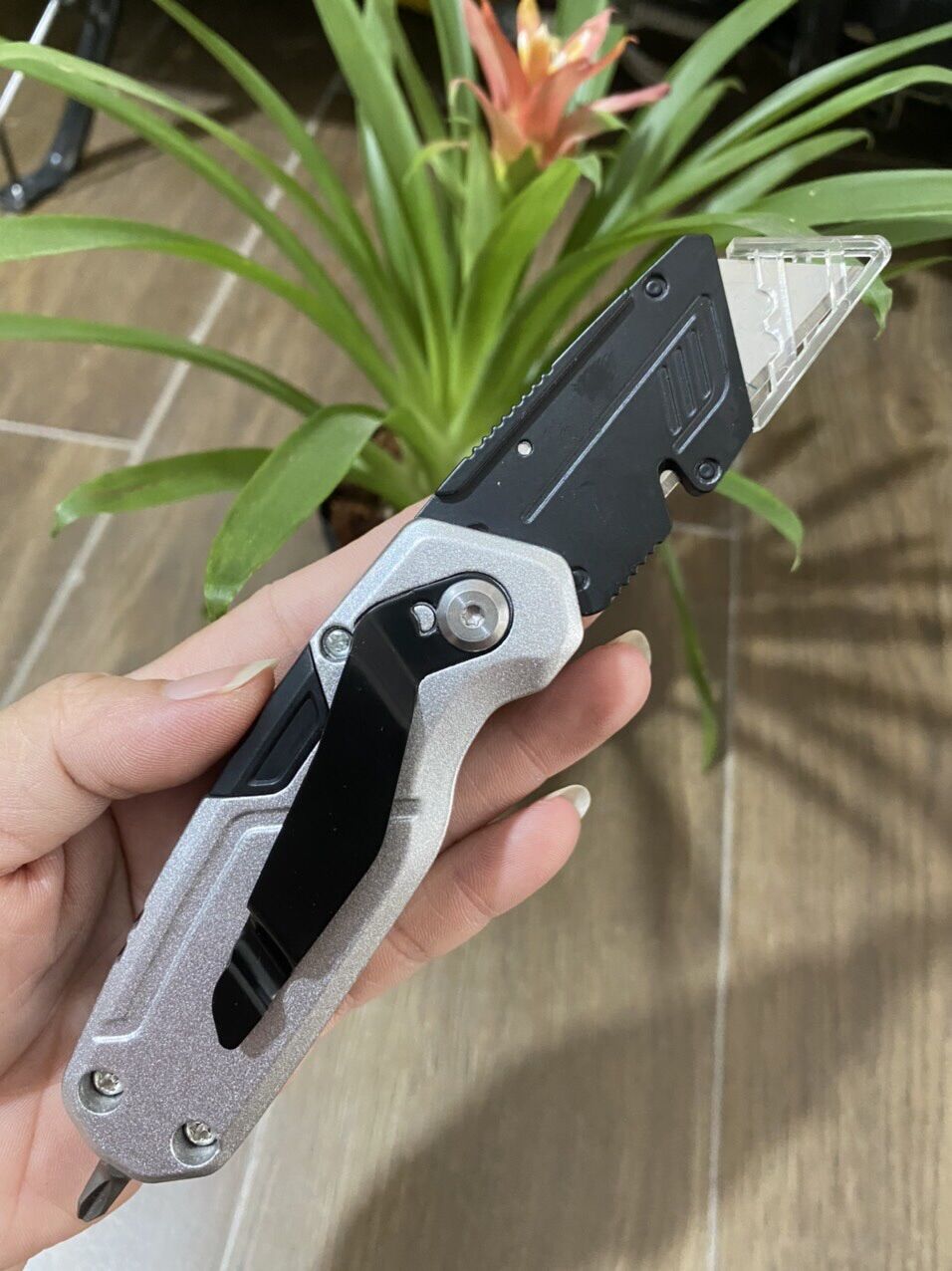 Dao rọc giấy rọc cáp Husky, kèm 3 lưỡi dự phòng