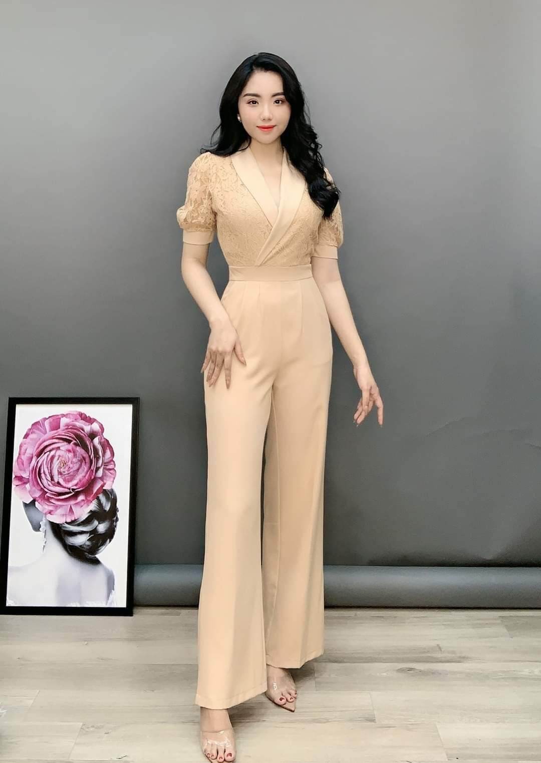 Jumpsuit dài ống rộng tay con phối ren