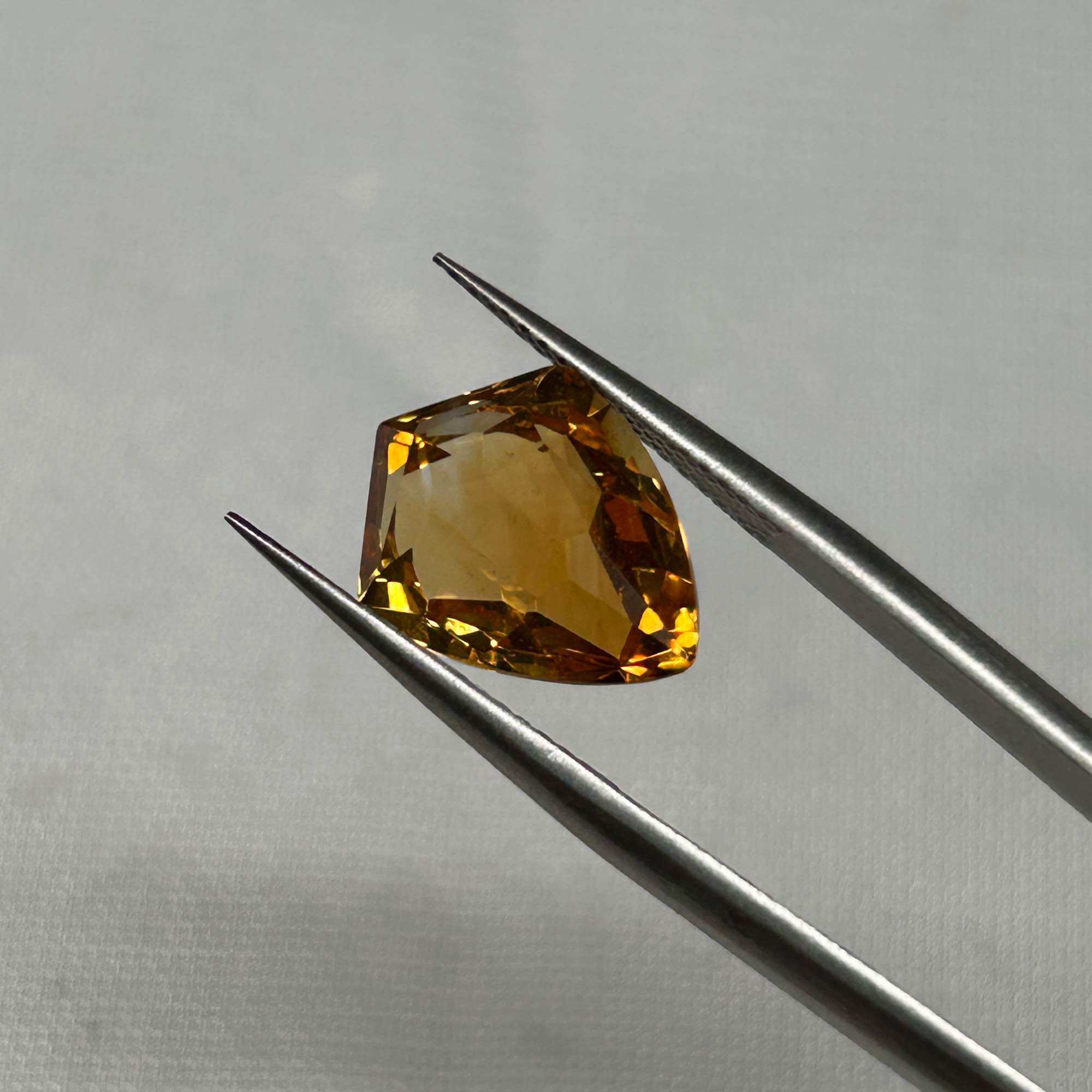 520Cie- ĐÁ CITRINE THẠCH ANH VÀNG THIÊN NHIÊN ( thông số trong ảnh chụp) 5.2 Carat
