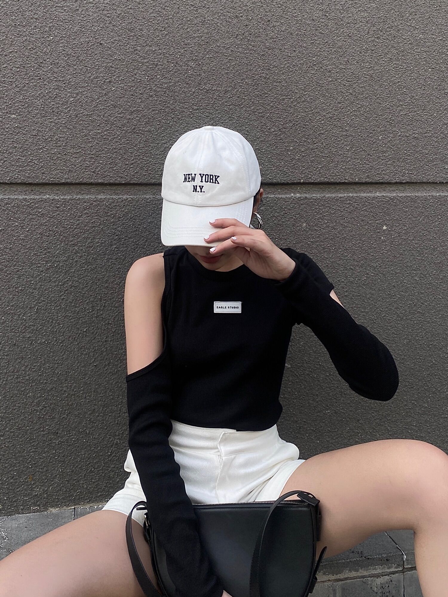 CUT OUT TOP Áo tay dài cắt xẻ Eagle Studio