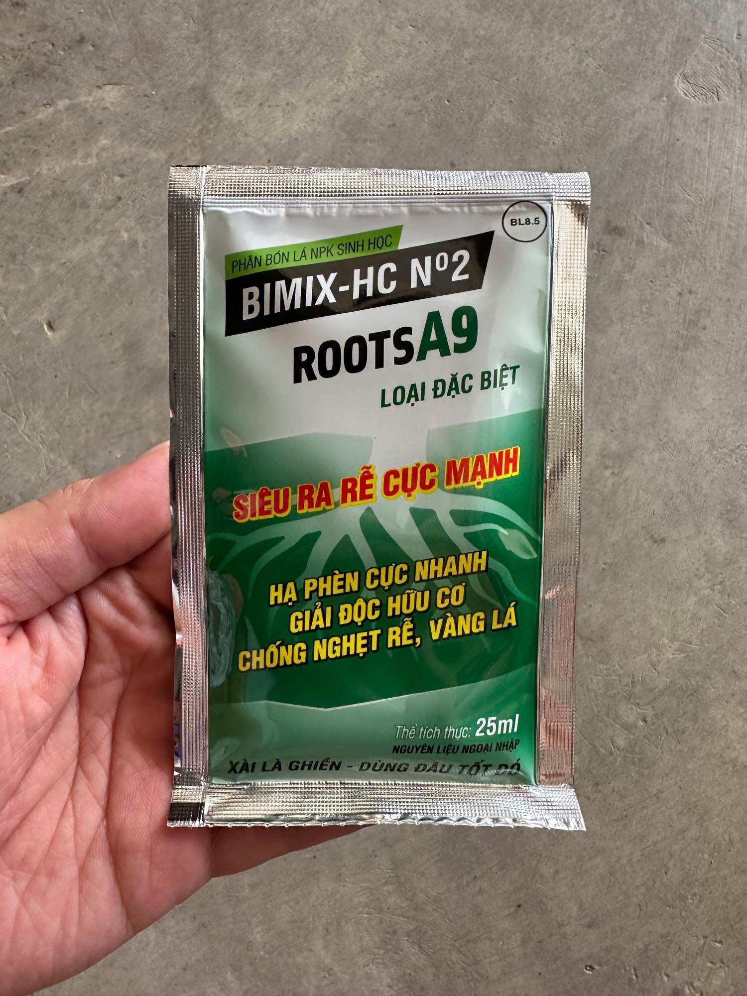 Phân bón lá npk sinh học roots a9 siêu ra rễ cực mạnh
