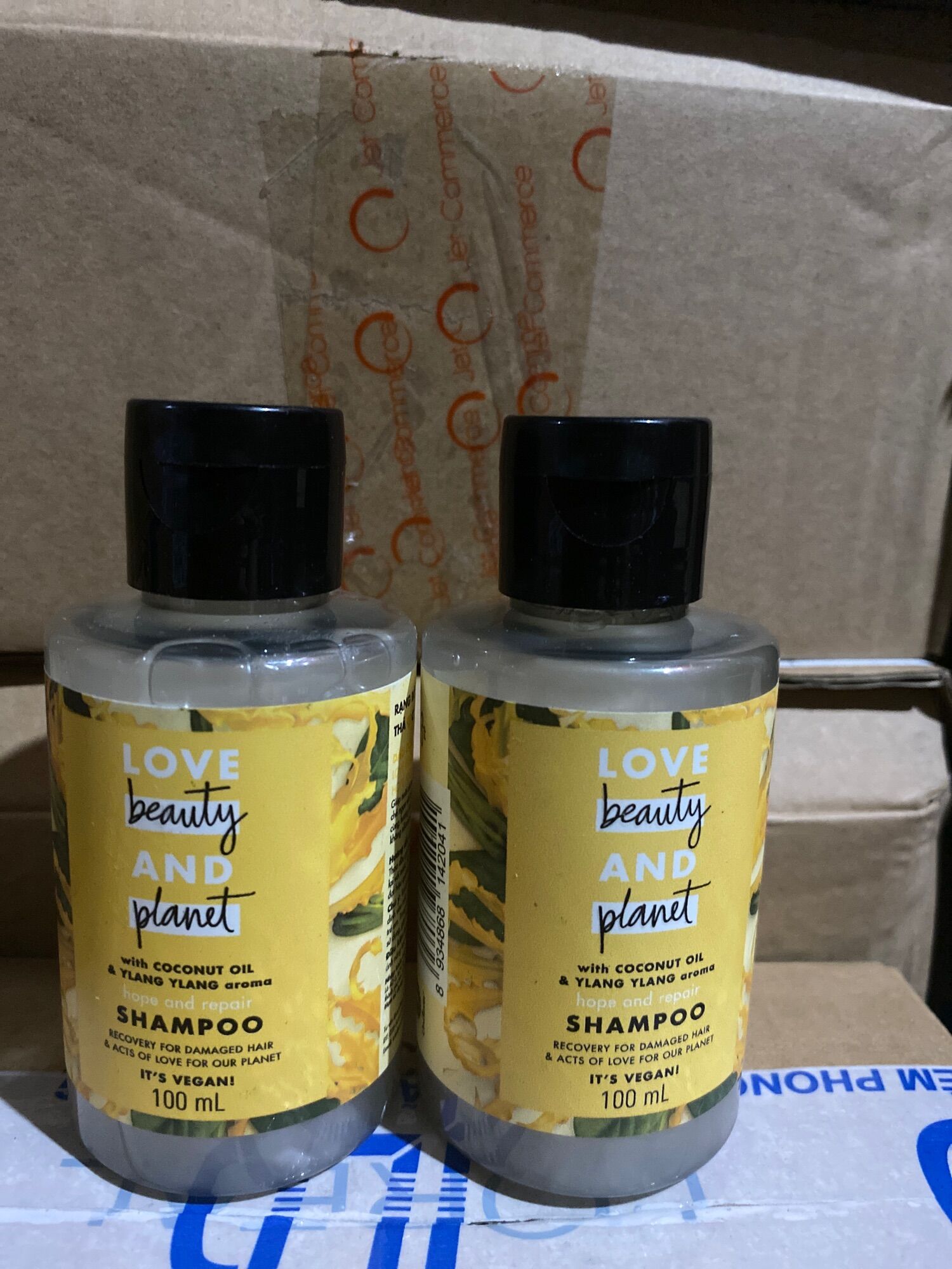 Combo 2 chai sữa tắm/dầu gội 100ml (gift)