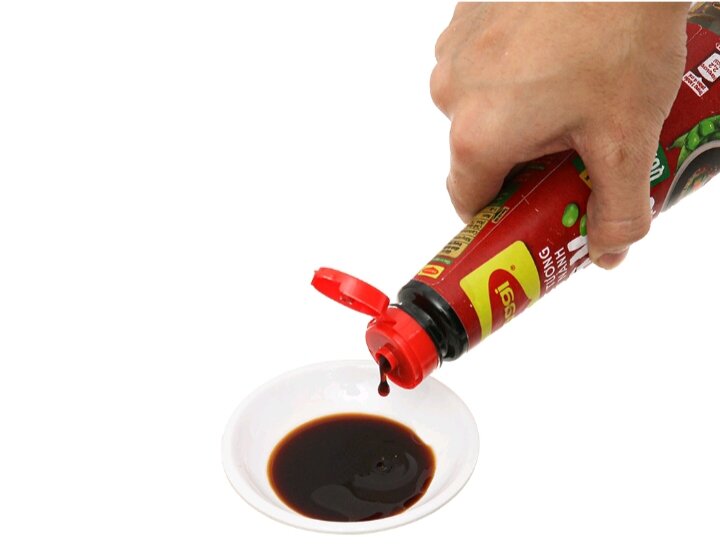 Nước Tương Đậu Nành Đậm Đặc Maggi chai 700ml
