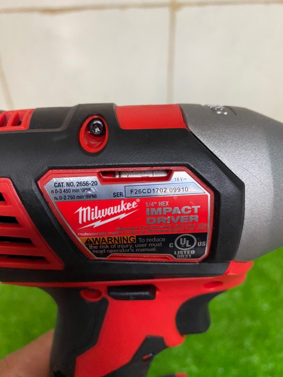Thân vít milwaukee 2656-20 mới 95%