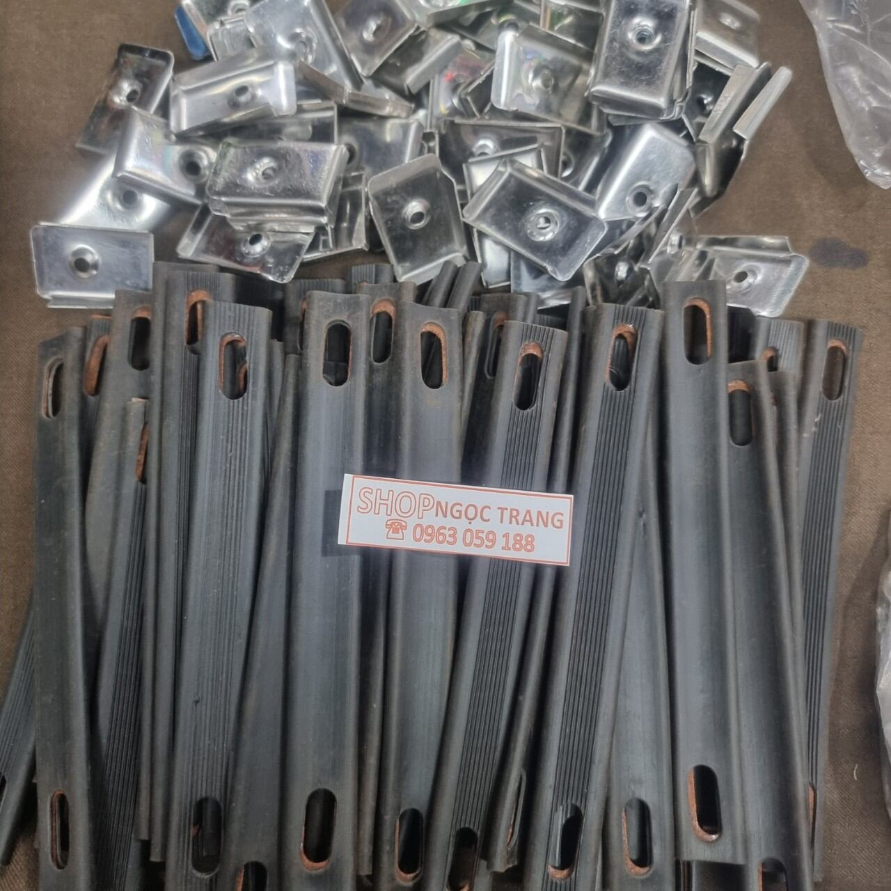Quai Trên Của Ổn Áp Lioa - Giá 1 Cặp