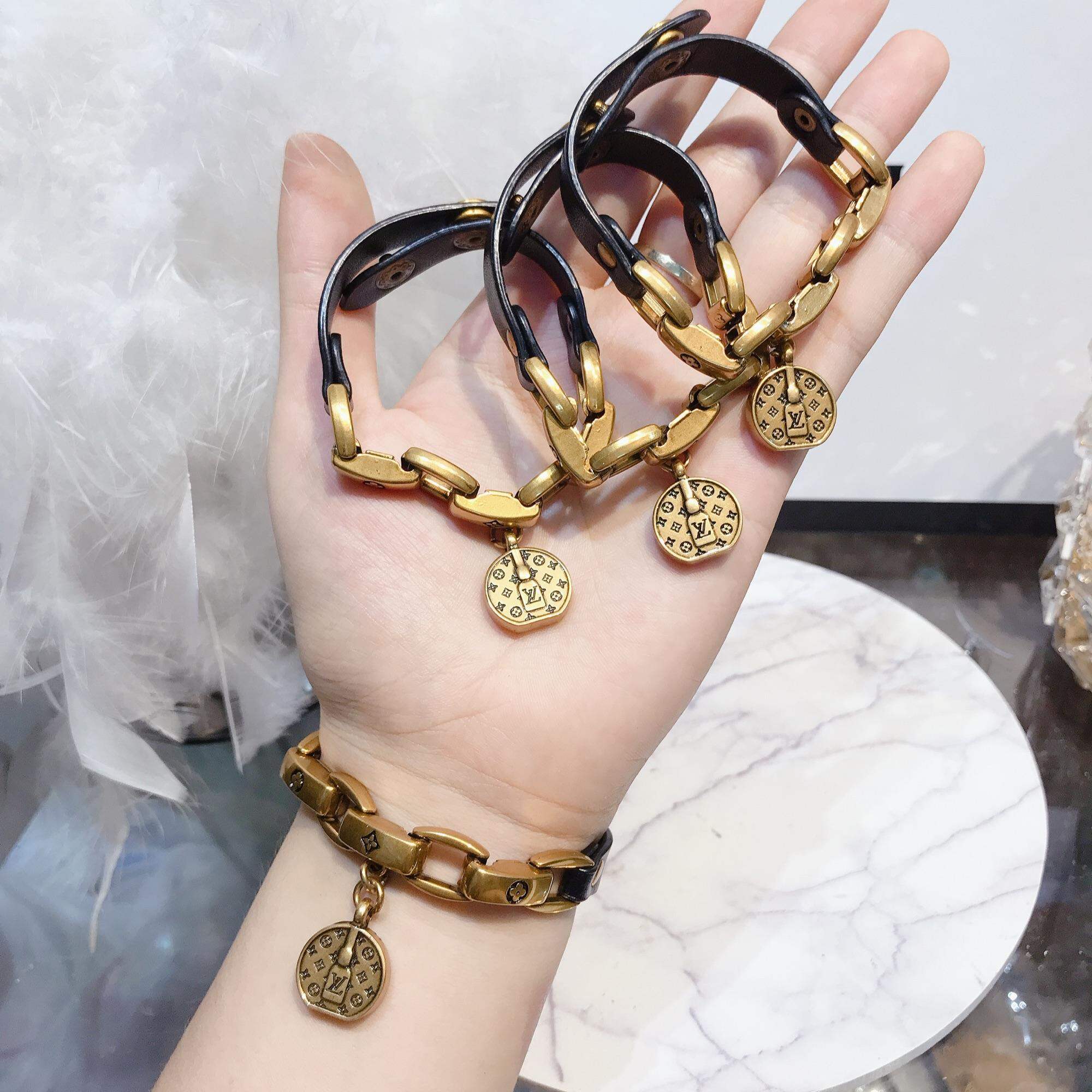 Vòng Tay Da Lv Sang Chảnh Cá Tính Siêu Sang