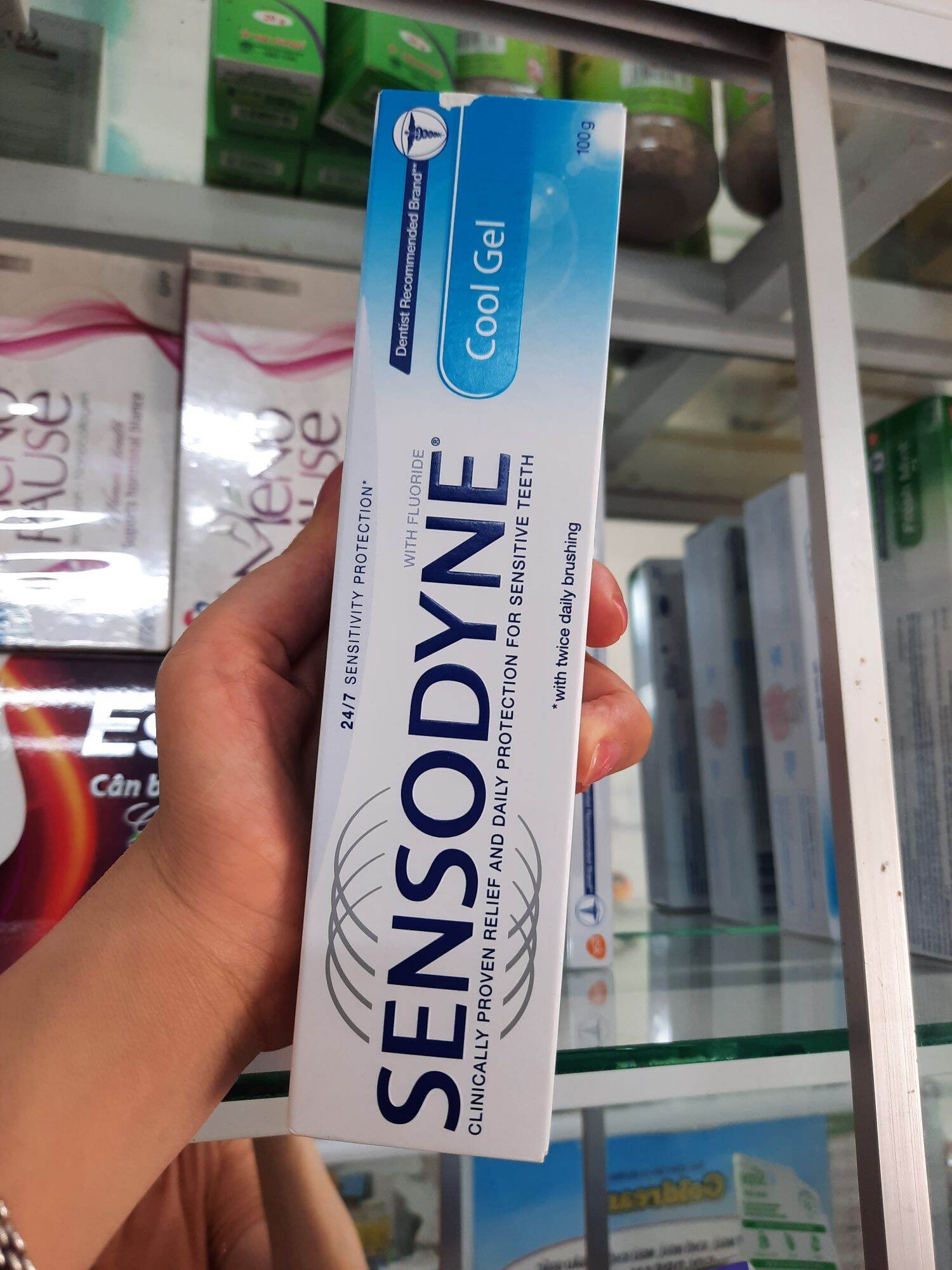 Kem đánh răng sensodyne cool gel 100g. mat lạnh , giảm ê buốt 24/7