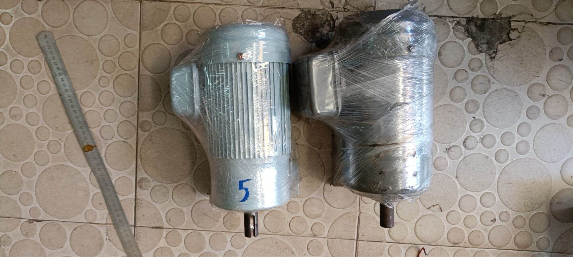 motor giảm tốc 400w  ,  220v  , trục cốc 22li