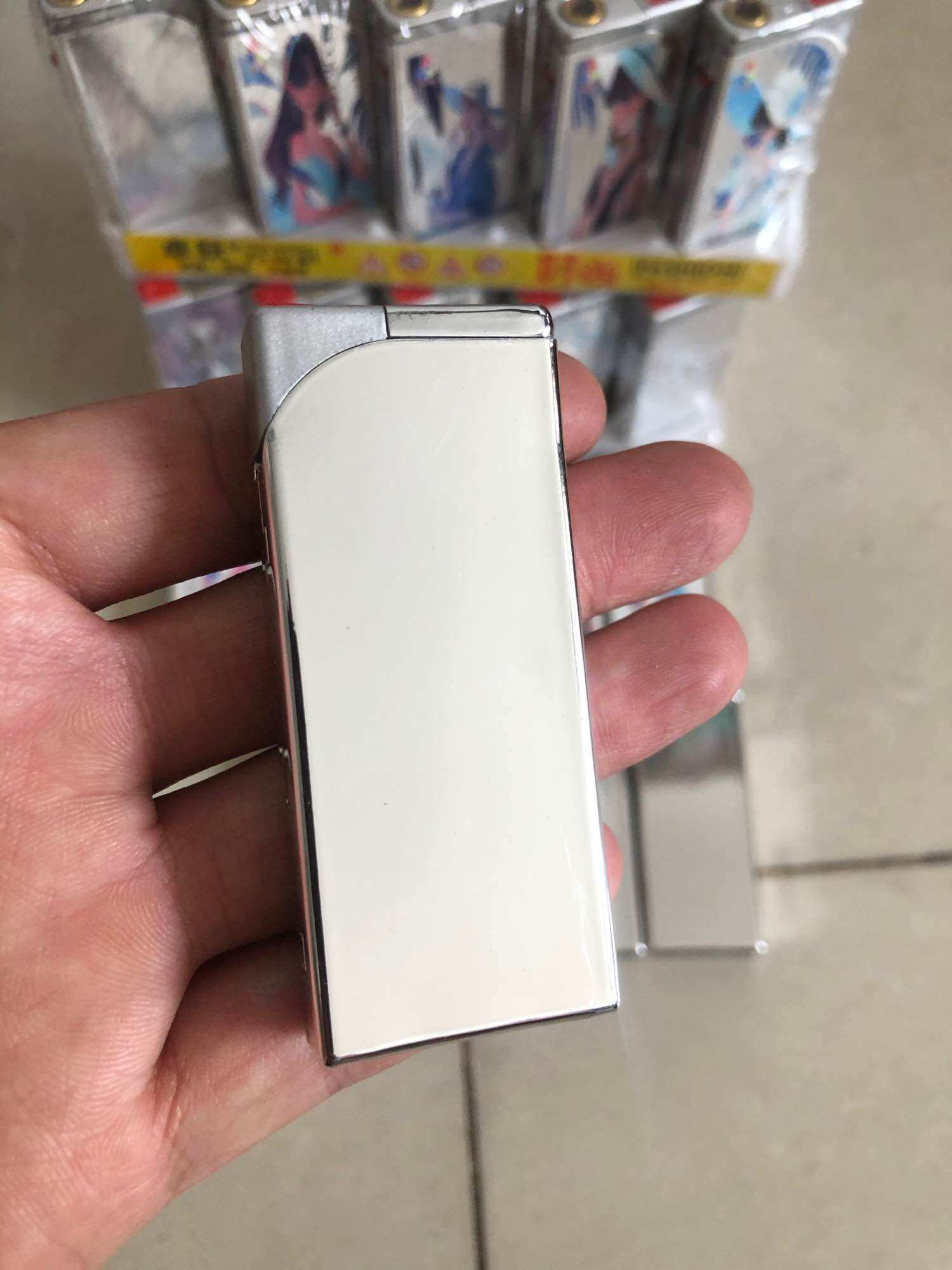 Bật lửa sắt khè tia xanh ( Bạc A500 )