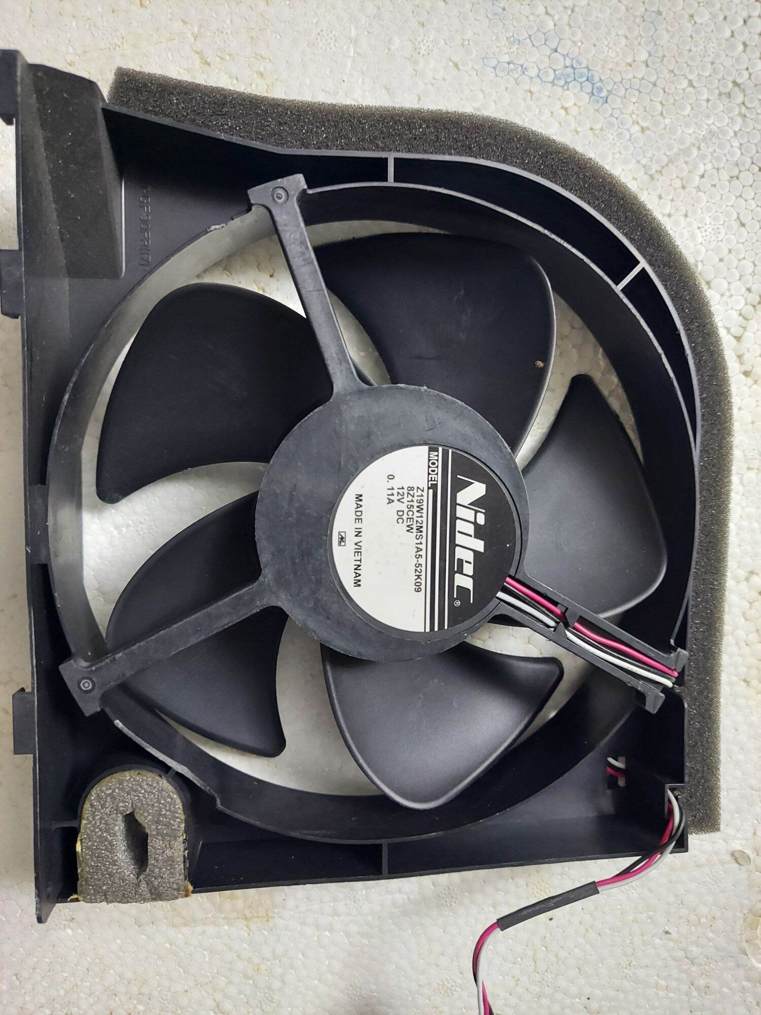 Quạt Nidec không chổi than 12v 17cm.