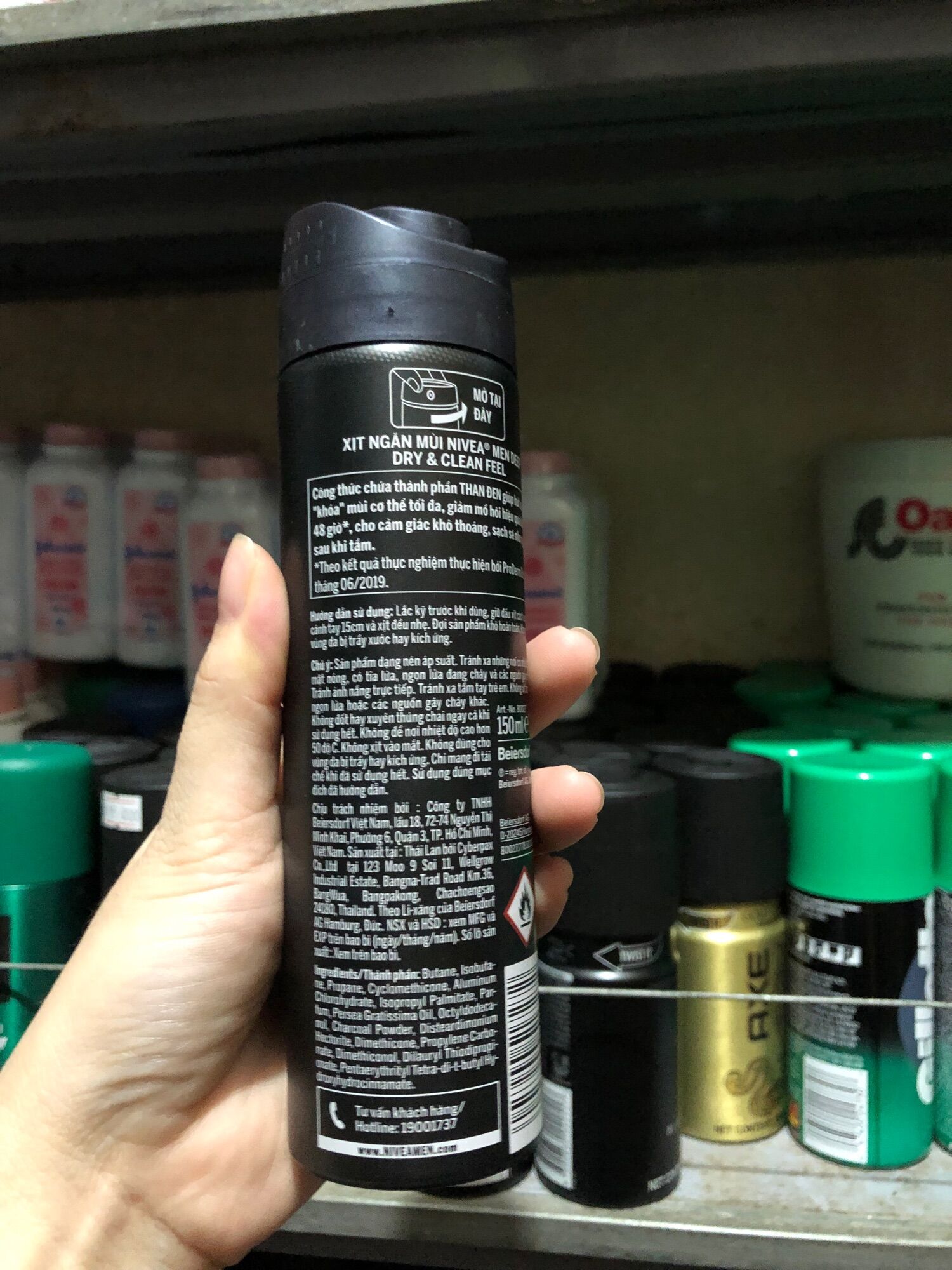 Xịt ngăn mùi NIVEA MEN Deep than đen hoạt tính 150ml