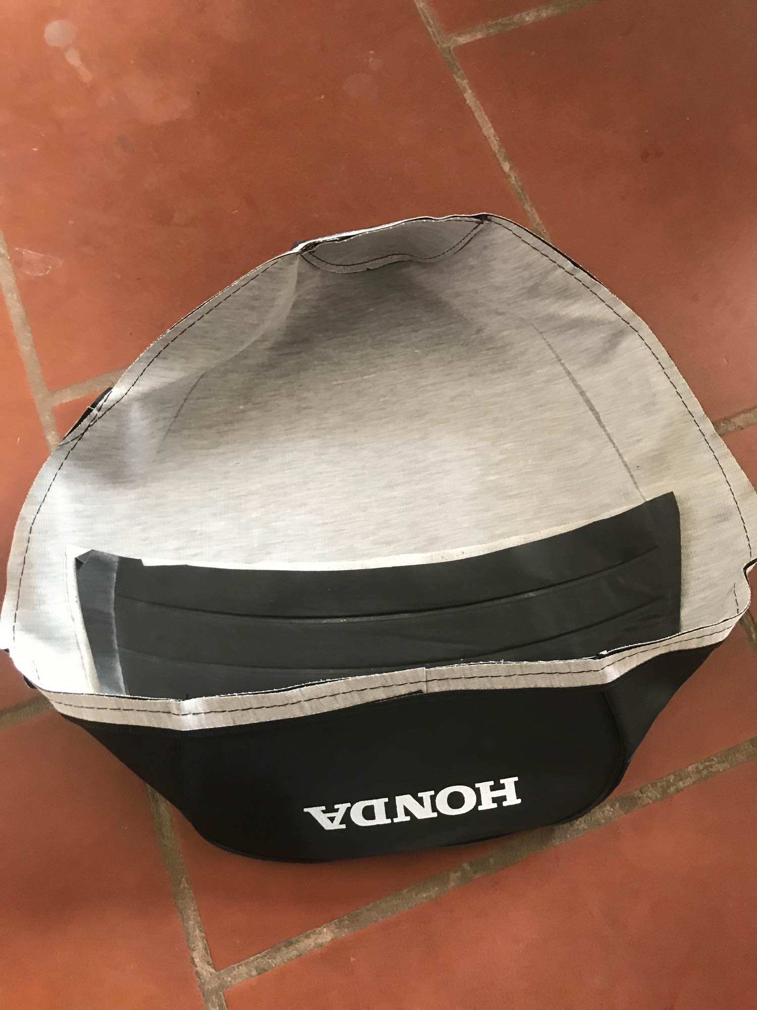 Vỏ yên chaly 84