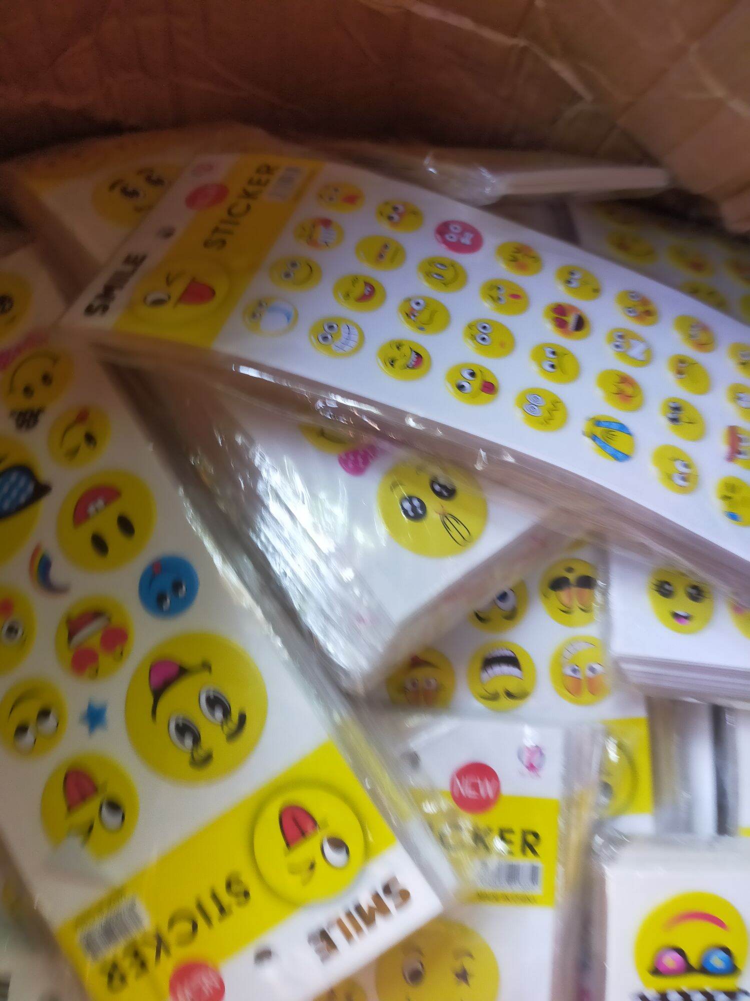 Sét 20 tờ dán sticker mặt cười