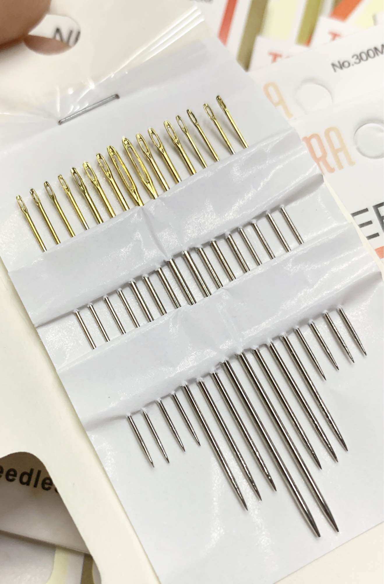 1 gói kim may tay 16 cây nhiều cỡ.