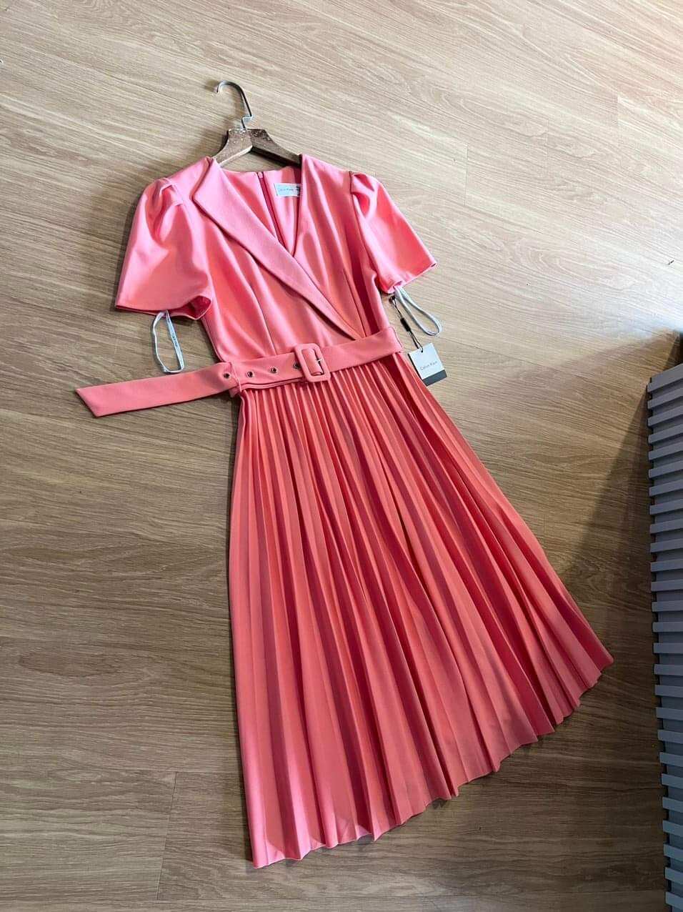 Đầm C@lvin Kl€in xuất xịn, màu hồng cam xinh lắm