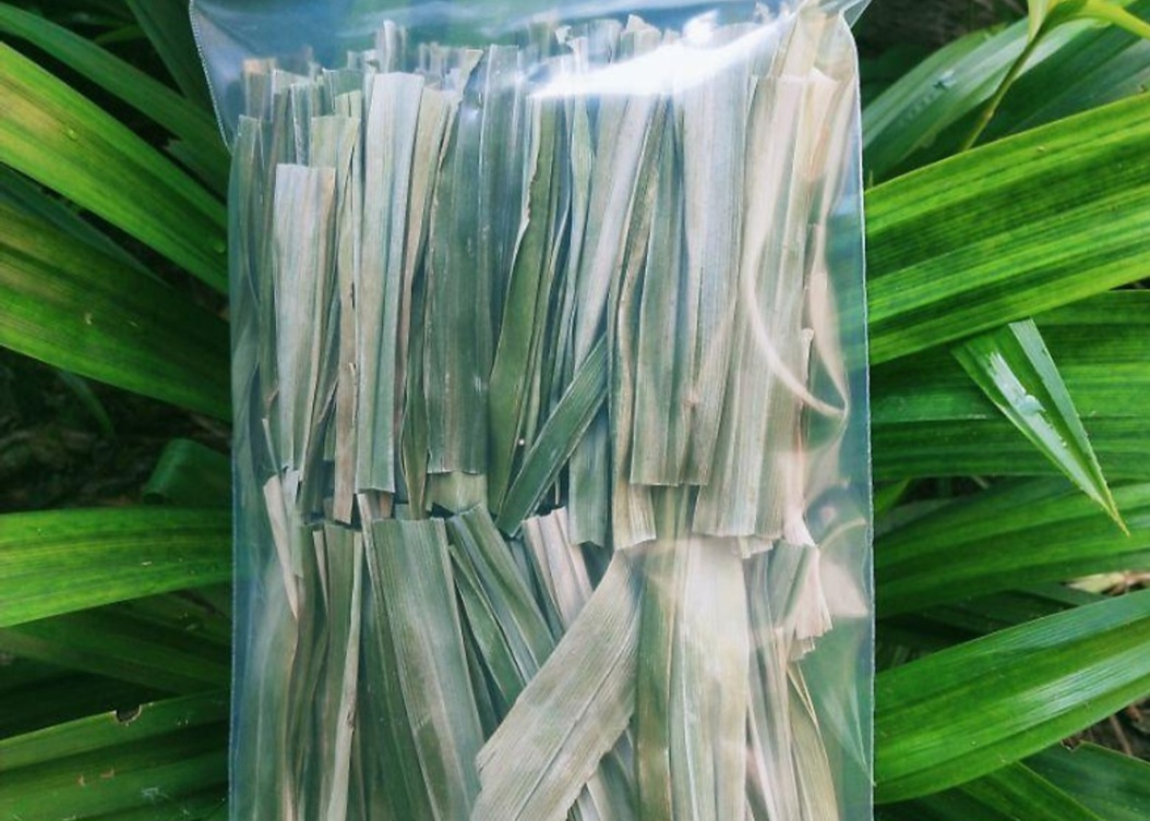 Lá dứa sấy khô - lá nếp sấy khô (100gr)