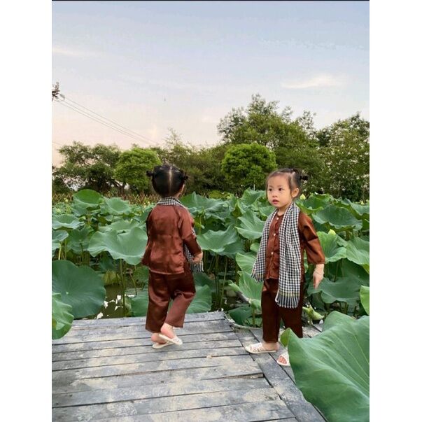 Bộ Bà Ba nâu bé trai bé gái tặng kèm khăn răn