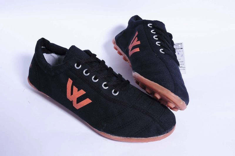 giày đá bóng thượng đình đinh đen/trắng