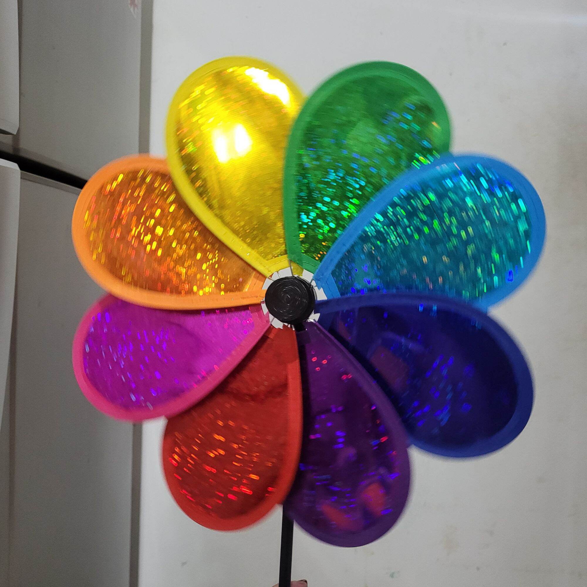 Chóng Chóng Quay Bông Hoa Đủ Sắc Màu