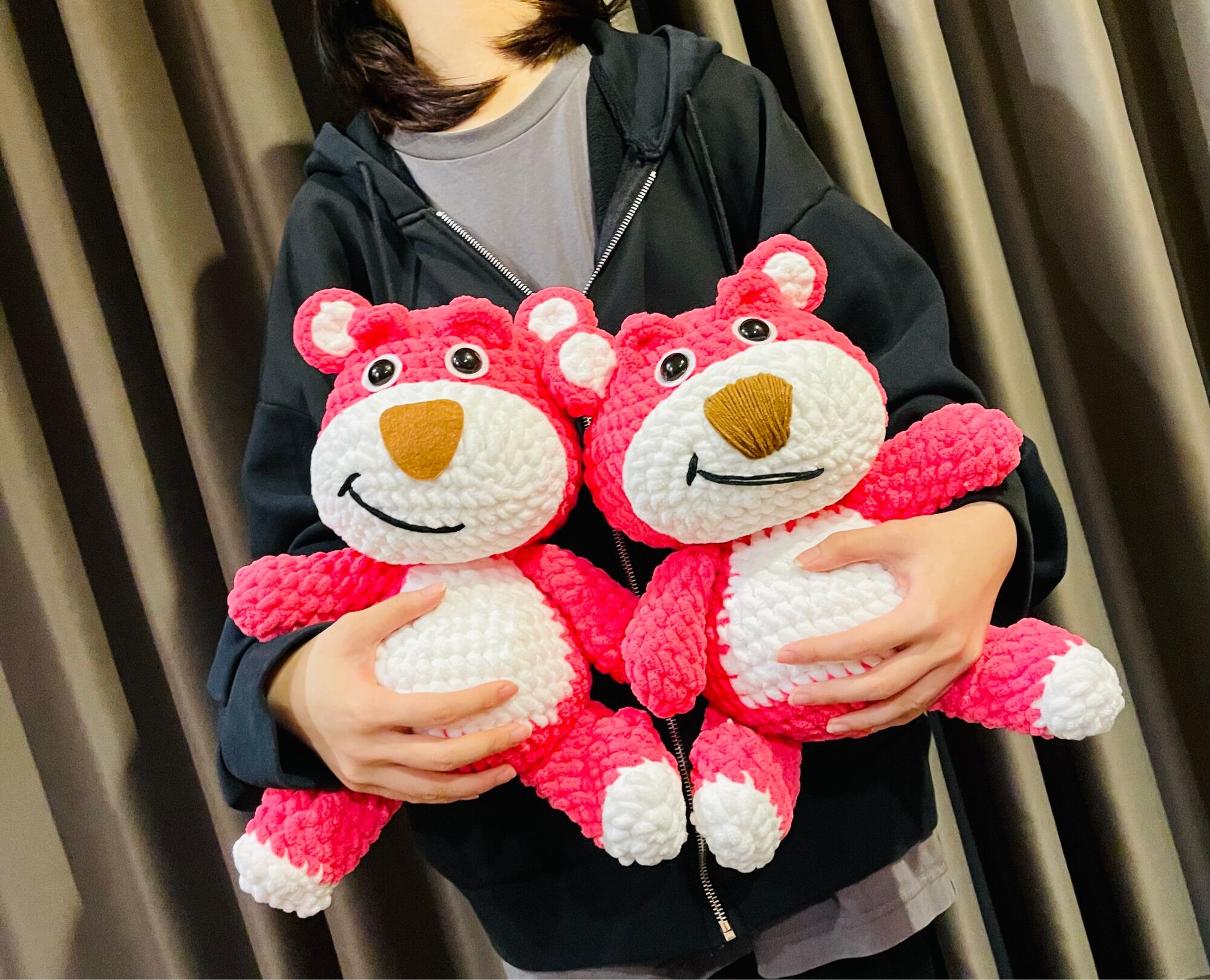 Gấu dâu móc len nhồi bông an toàn cho bé - len handmade đan móc thủ công bằng tay