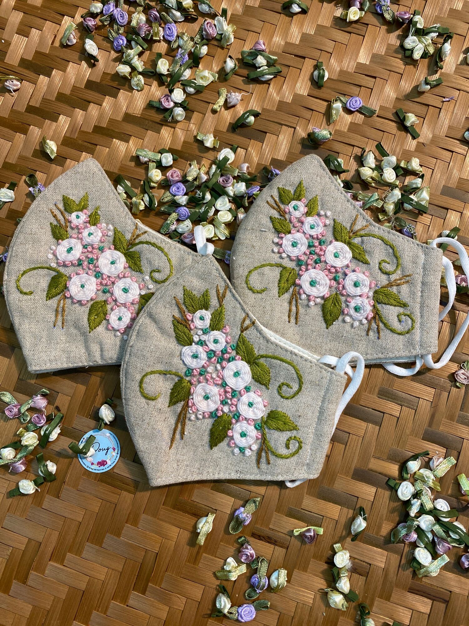Khẩu trang thêu tay vải linen