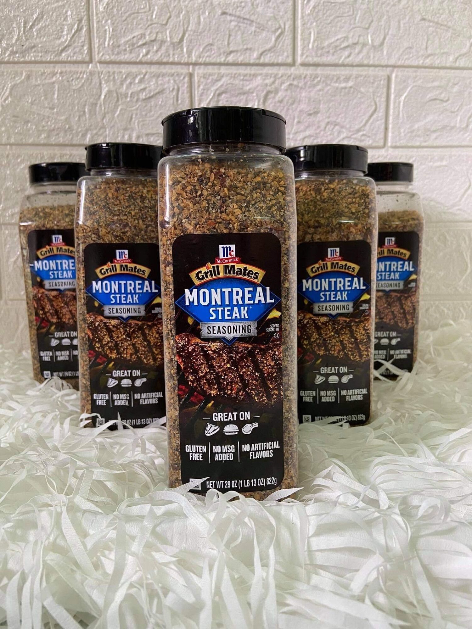 GIA VỊ TẨM ƯỚP THỊT BÒ NƯỚNG MONTREAL STEAK SEASONING MC CORMICK hủ 822GR của Mỹ
