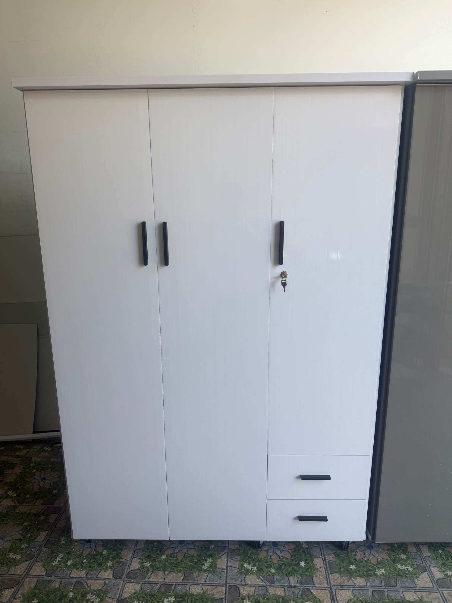 Tủ nhựa đài loan 3 cánh kt 123x180x47