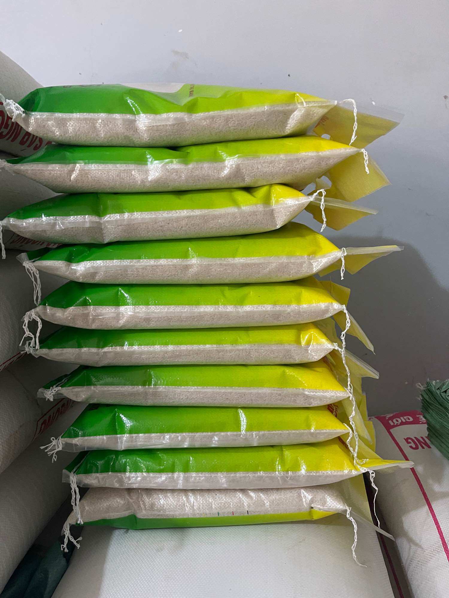 Gạo thơm St25( túi 1kg hút chân không )