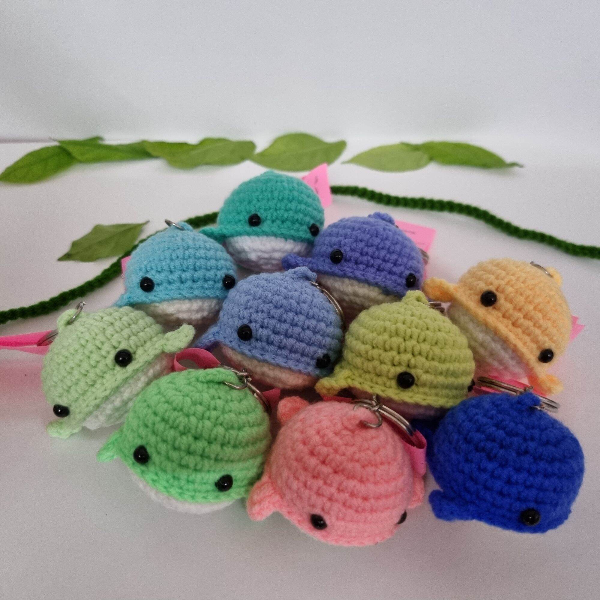 Móc khóa cá heo bằng len handmade