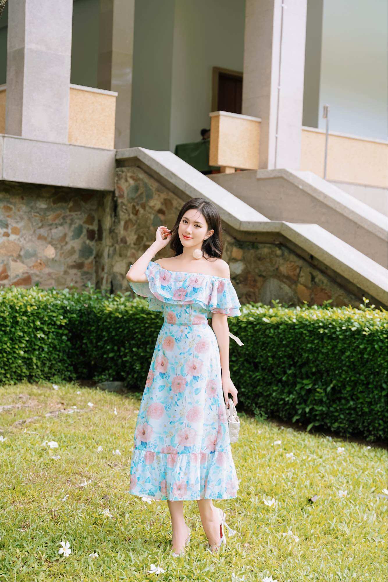 Váy trễ vai Ko.mi tơ ánh kim