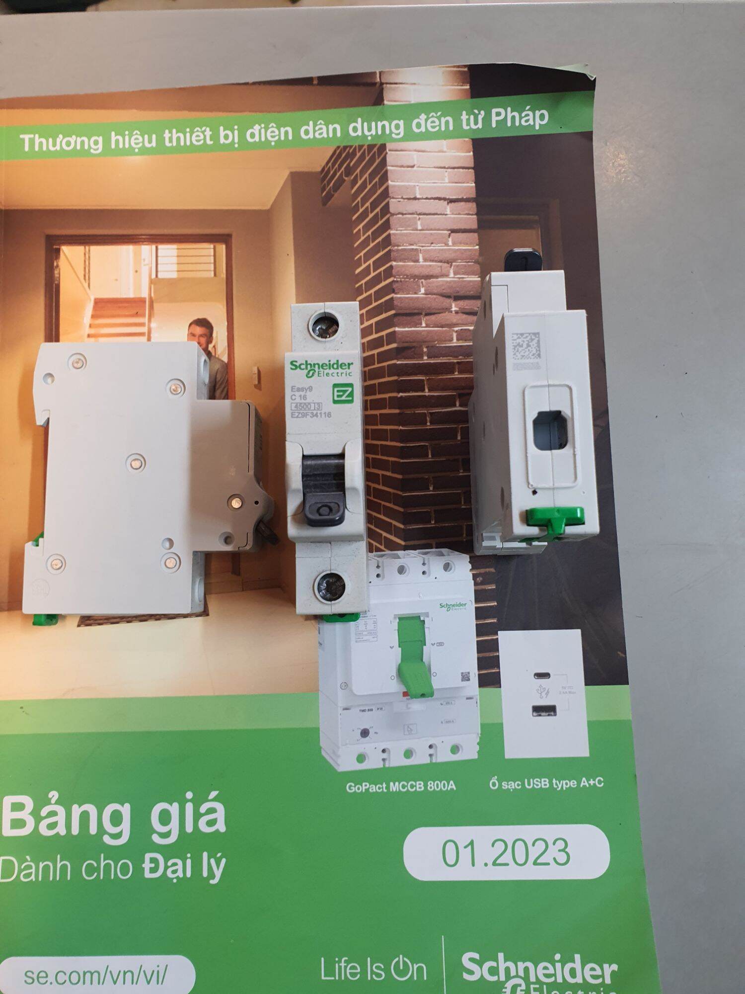 Át cài 1 pha 16-20-25-32a Schneider