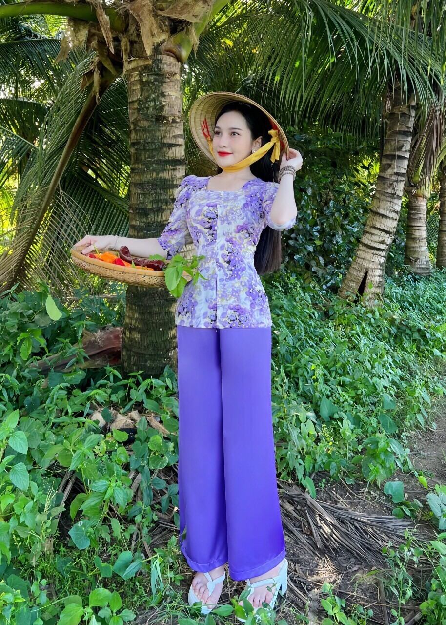 Sét bộ bà ba cổ vuông có nút ngọc duyên dáng