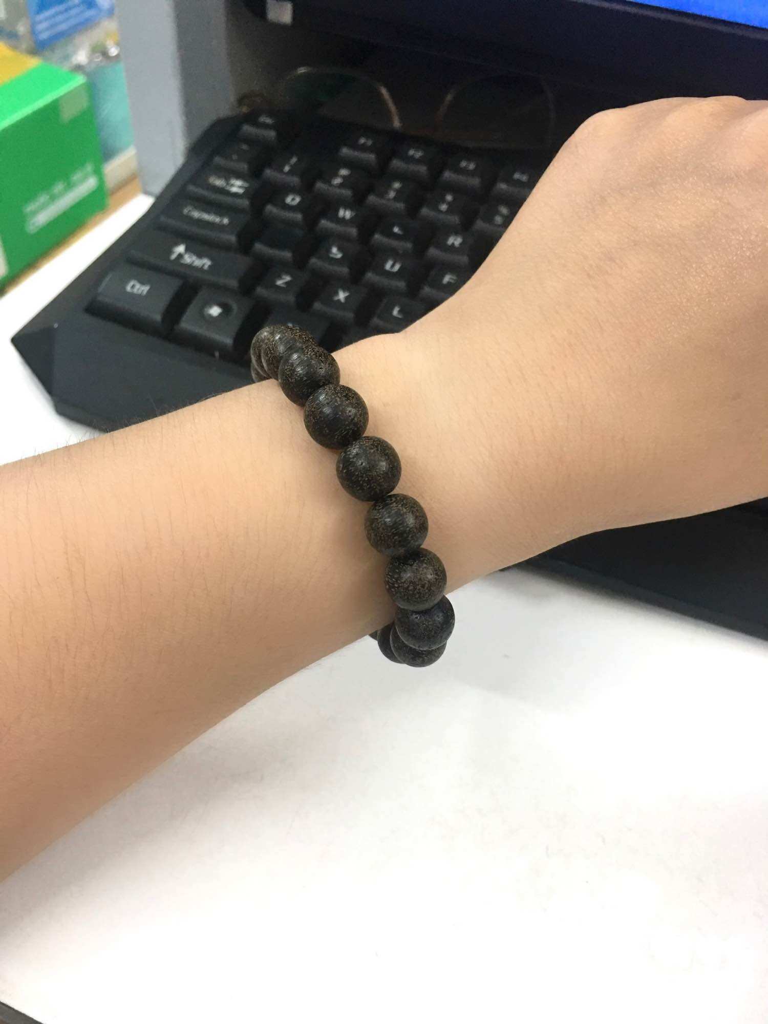 Vòng tay trầm hương 18 hạt 10 ly đeo vừa vòng tay #14-17cm