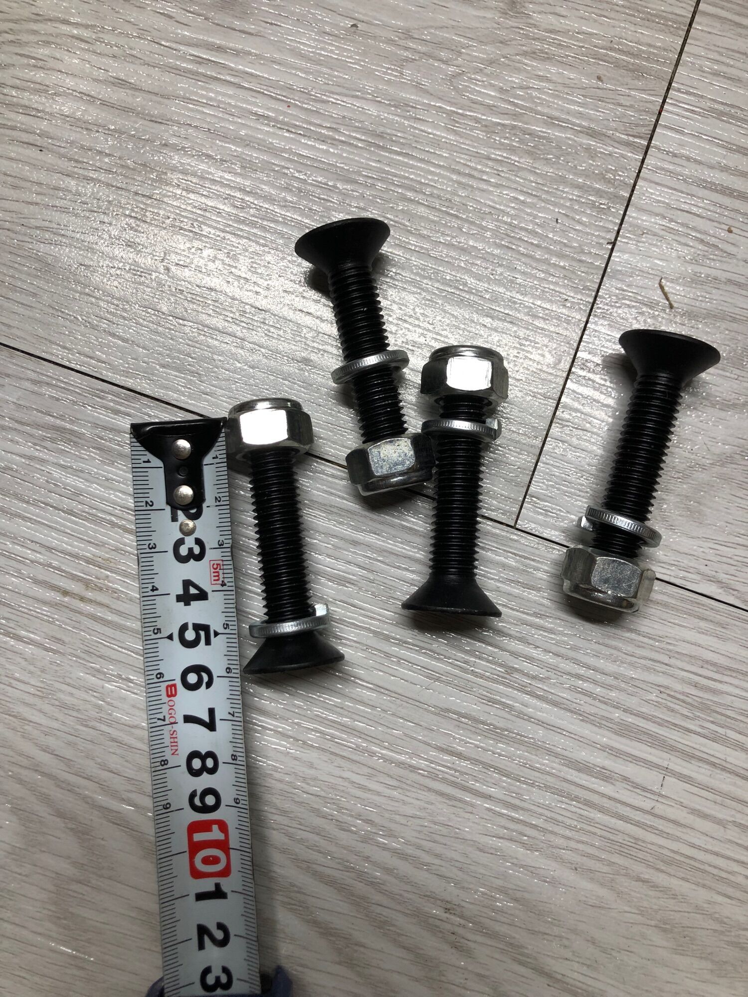 Ốc bắt chân đế máy đầm cóc mikasa mt55, mt72 nhật bản có đủ ốc chống trượt và long đen vênh ốc đen giá 1 con