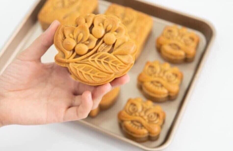 Khuôn trung thu lò xo hoa Lê 150g